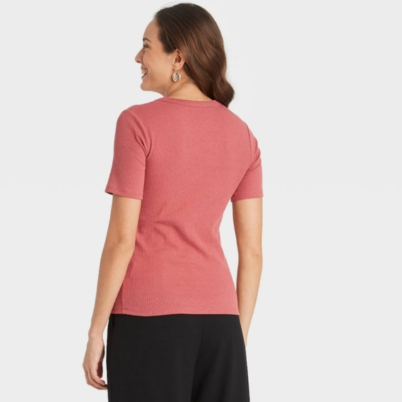Women's Ribbed Texture Short Sleeve Shirt - Picture 4 of 4